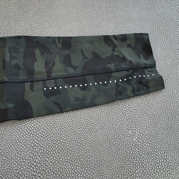 Lulu Lemon Work Out leggings - Picture 4 of 4